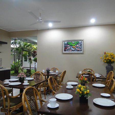 ג'קרטה Gondia Guesthouse מראה חיצוני תמונה