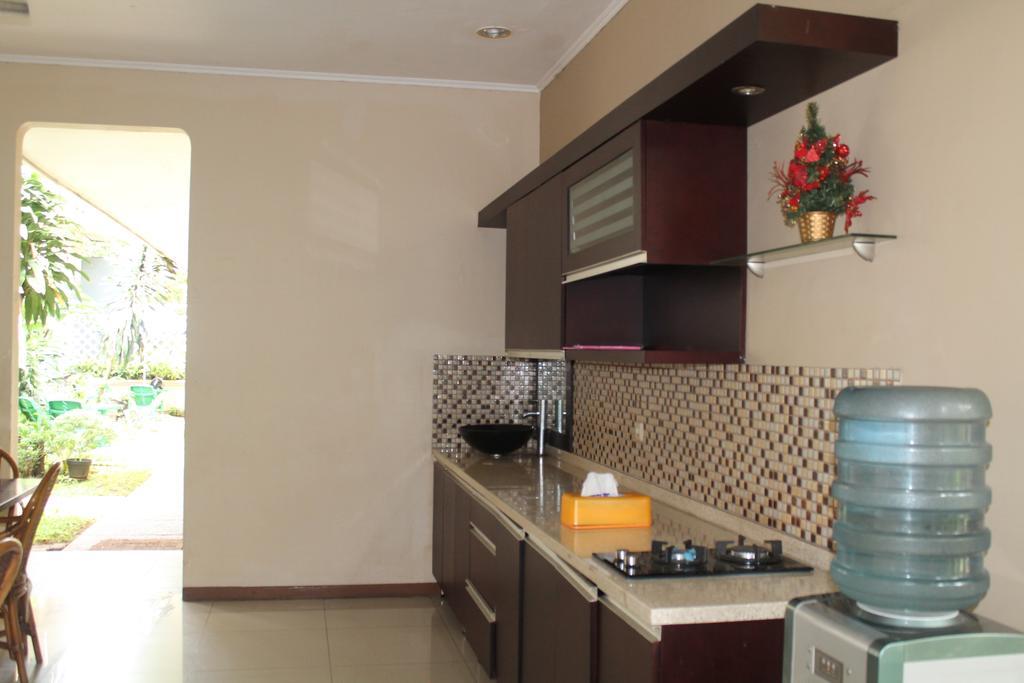 ג'קרטה Gondia Guesthouse מראה חיצוני תמונה