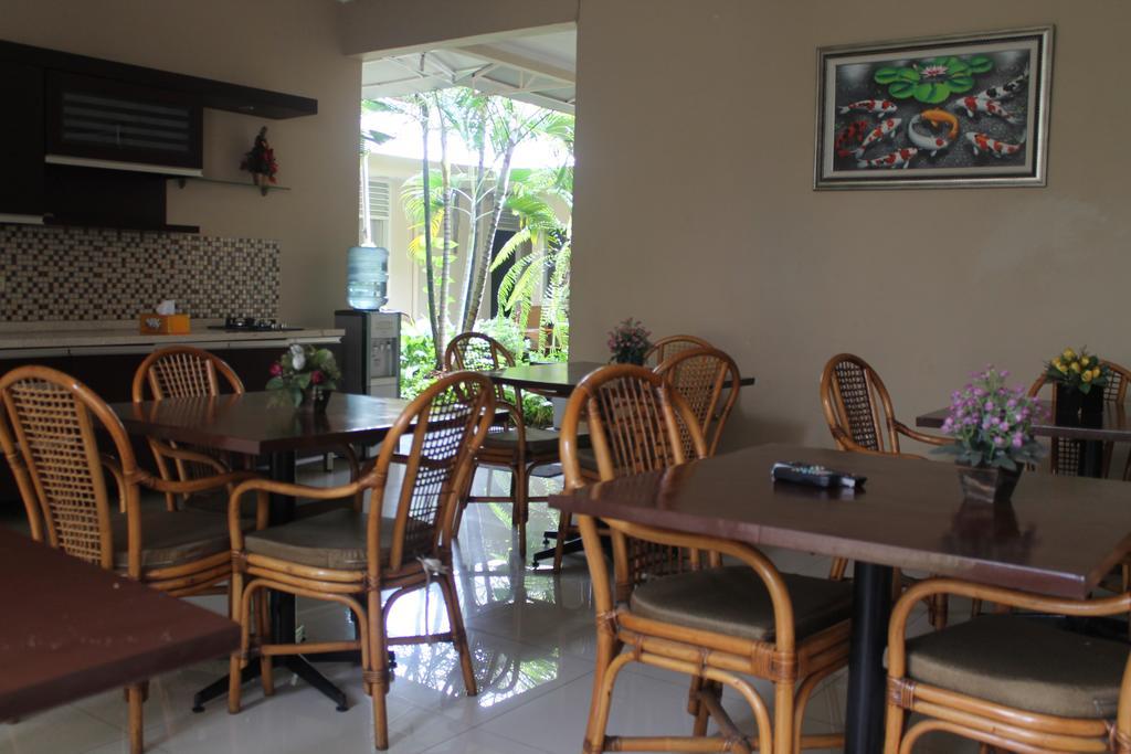 ג'קרטה Gondia Guesthouse מראה חיצוני תמונה
