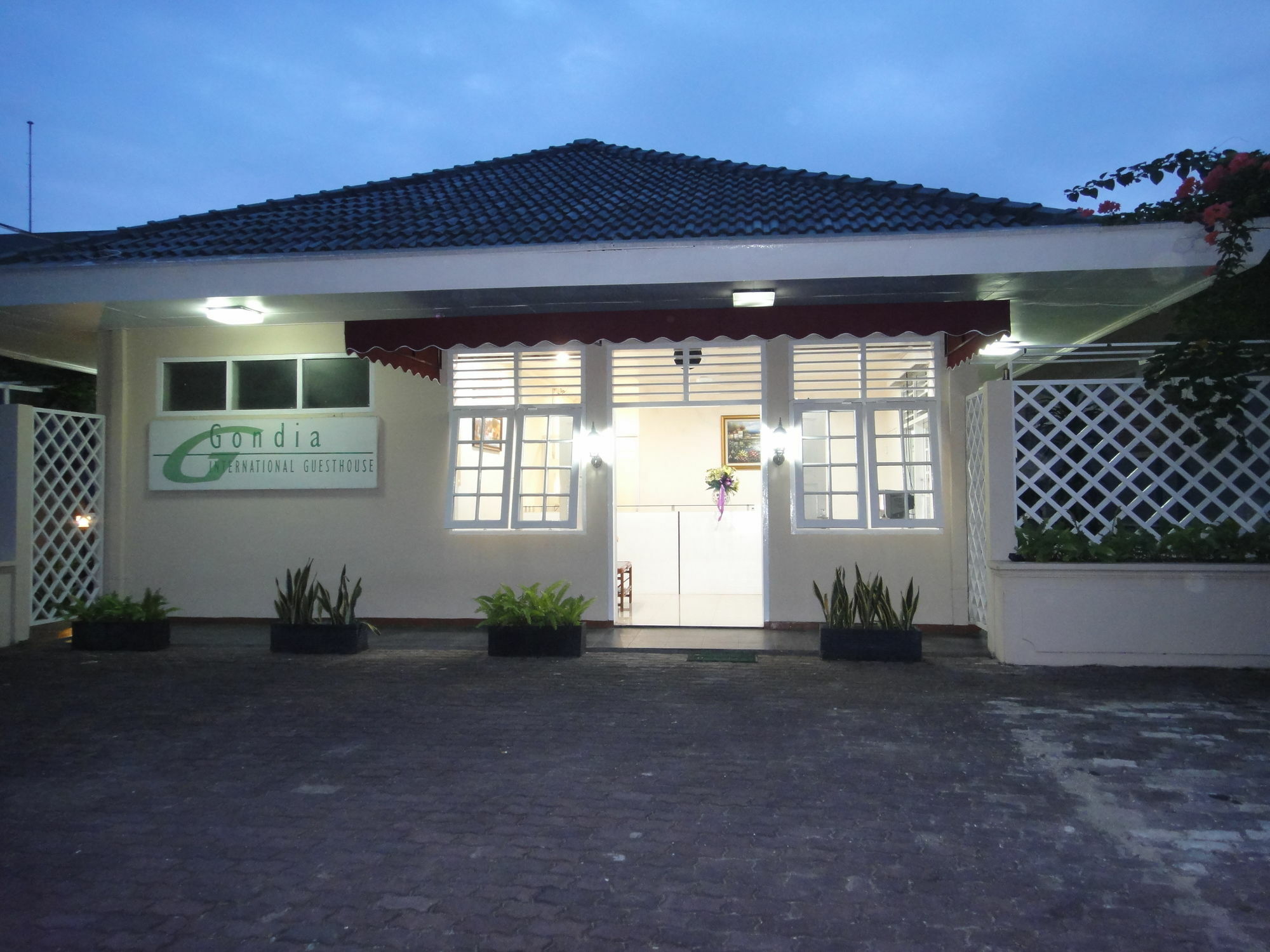 ג'קרטה Gondia Guesthouse מראה חיצוני תמונה